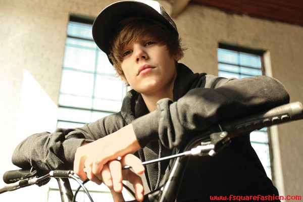 Justin Bieber On Cycle HD wallpapers