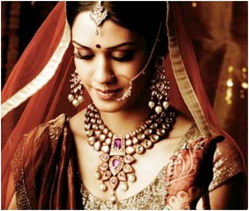 Beautiful Bride in Stunning Indian Wedding Jewellery Images, Pictures, Photos, Wallpapers