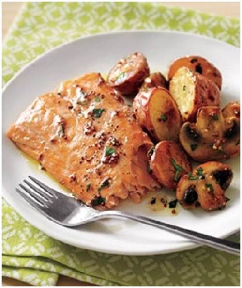 Roasted salmon with mushrooms and potatoes