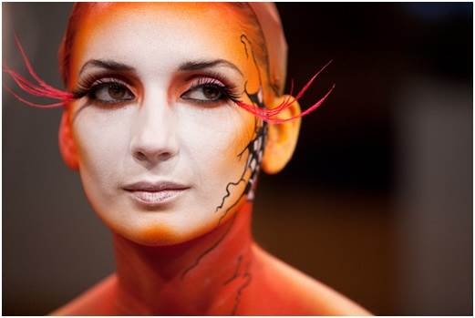 Ways to create elegant masquerade masks with make-up