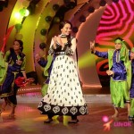 Sonakshi Sinha on the Stage of Hindustan Ke Hunarbaaz Serial Life Ok